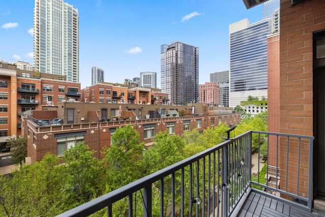 560 W Fulton Street 403, Chicago, IL 60661
