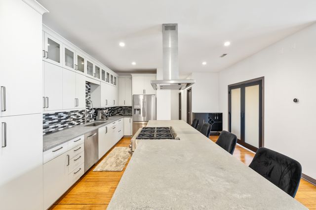 560 W Fulton Street 403, Chicago, IL 60661