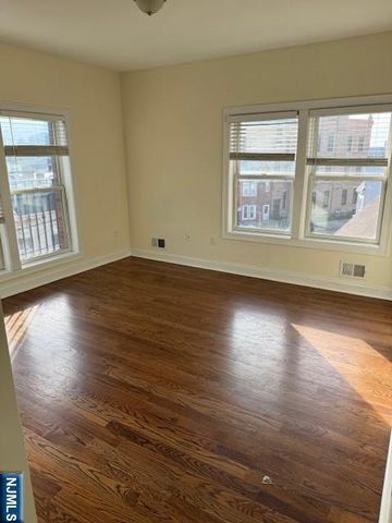 600 Frank E Rodgers 3, Harrison, NJ 07029