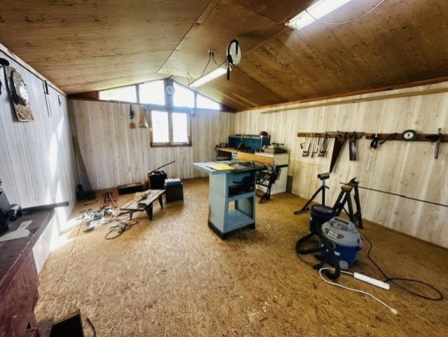 2434 Racetrack Rd, Youngwood, PA 15672