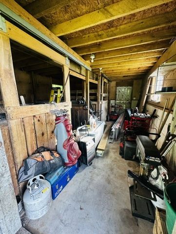 2434 Racetrack Rd, Youngwood, PA 15672
