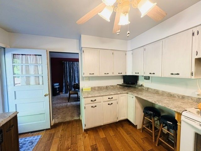 2434 Racetrack Rd, Youngwood, PA 15672