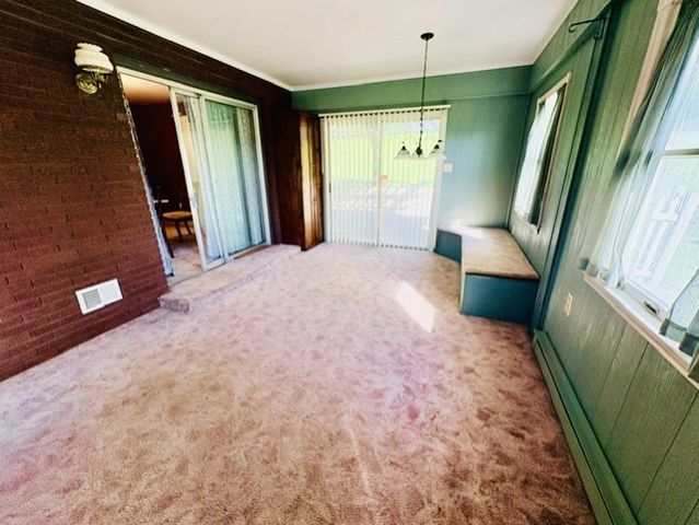 2434 Racetrack Rd, Youngwood, PA 15672