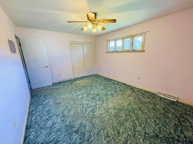 2434 Racetrack Rd, Youngwood, PA 15672