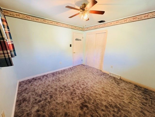 2434 Racetrack Rd, Youngwood, PA 15672