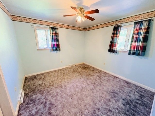 2434 Racetrack Rd, Youngwood, PA 15672