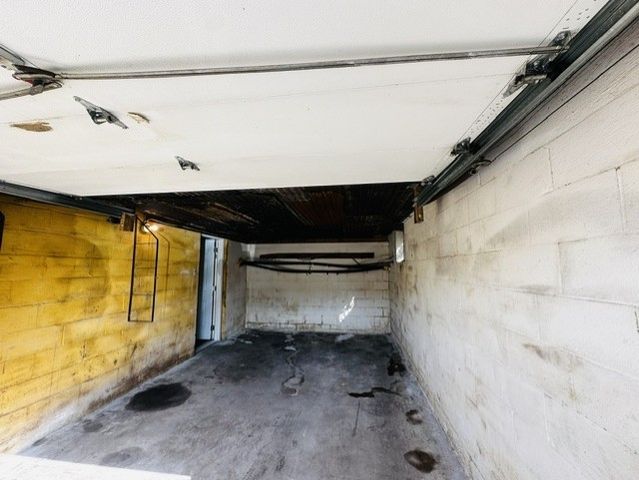 2434 Racetrack Rd, Youngwood, PA 15672