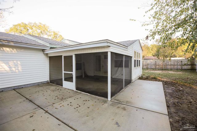 4655 Kimberly Dr, Pensacola, FL 32526