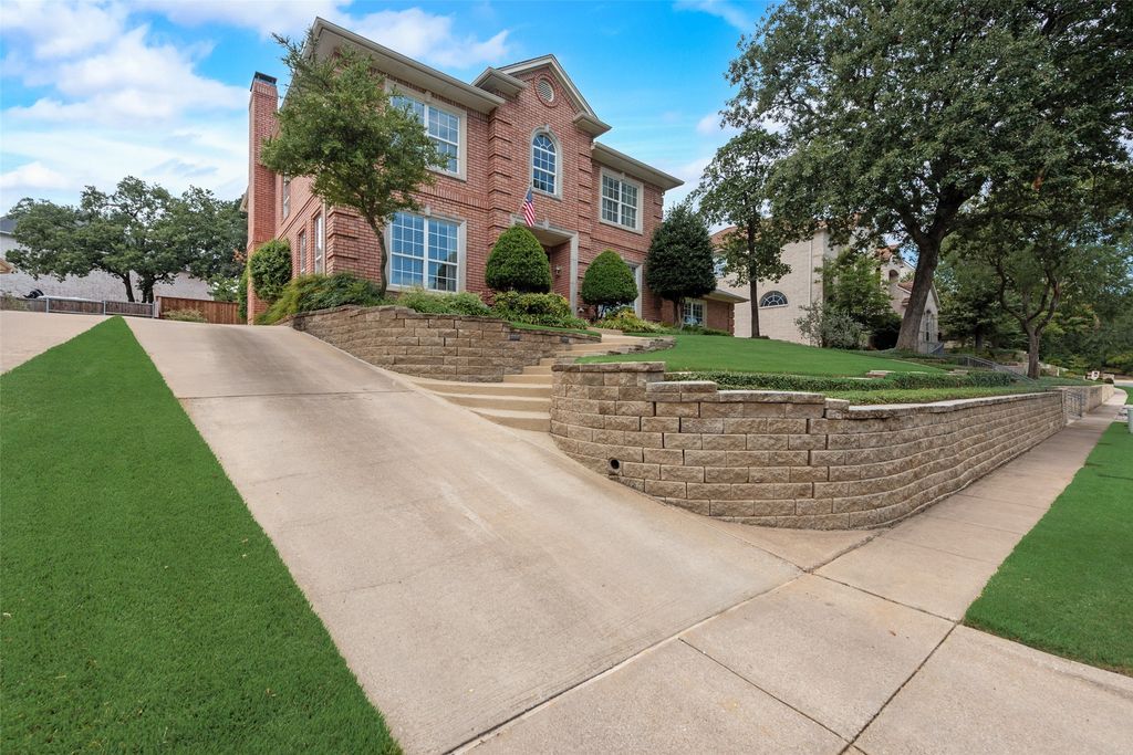 801 Bent Tree Drive, Euless, TX 76039