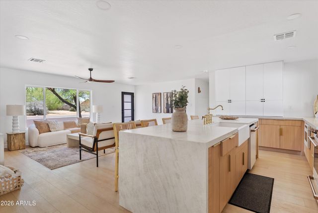 16436 N 40TH Place, Phoenix, AZ 85032