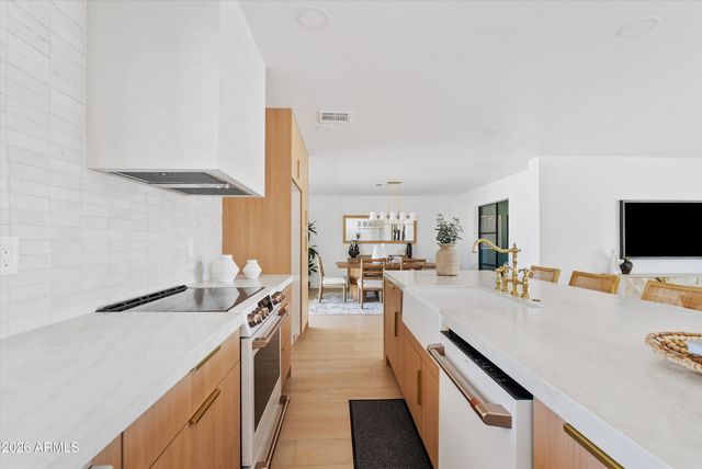 16436 N 40TH Place, Phoenix, AZ 85032