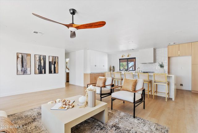 16436 N 40TH Place, Phoenix, AZ 85032