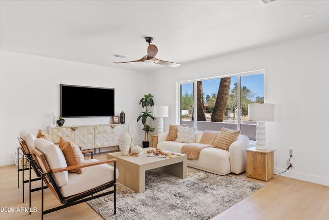 16436 N 40TH Place, Phoenix, AZ 85032