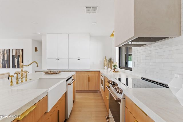 16436 N 40TH Place, Phoenix, AZ 85032