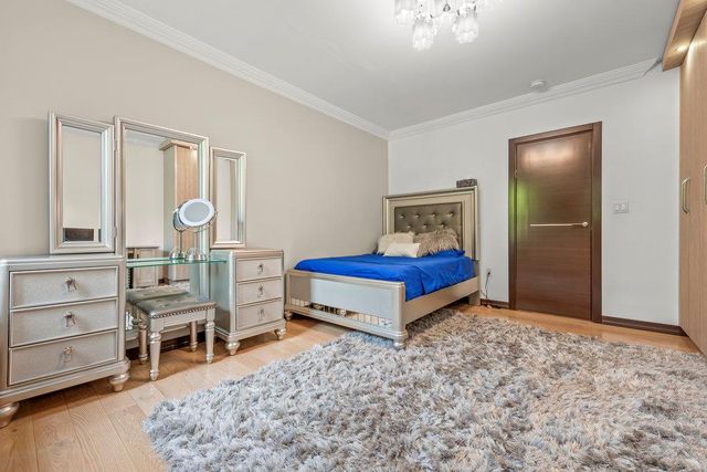 62-98 Saunders Street 2L, Rego Park, NY 11374