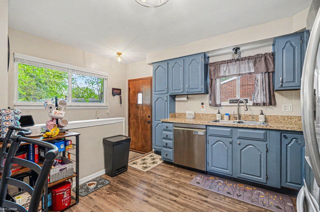 21060 Suffolk Street, Clinton Twp, MI 48035
