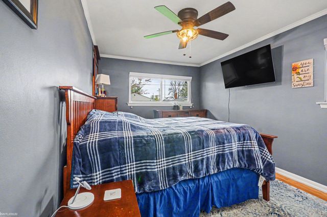 21060 Suffolk Street, Clinton Twp, MI 48035