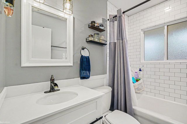21060 Suffolk Street, Clinton Twp, MI 48035