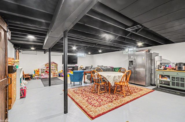 21060 Suffolk Street, Clinton Twp, MI 48035