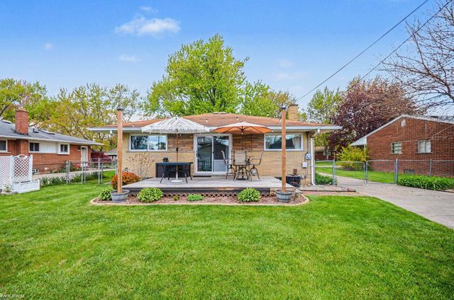 21060 Suffolk Street, Clinton Twp, MI 48035