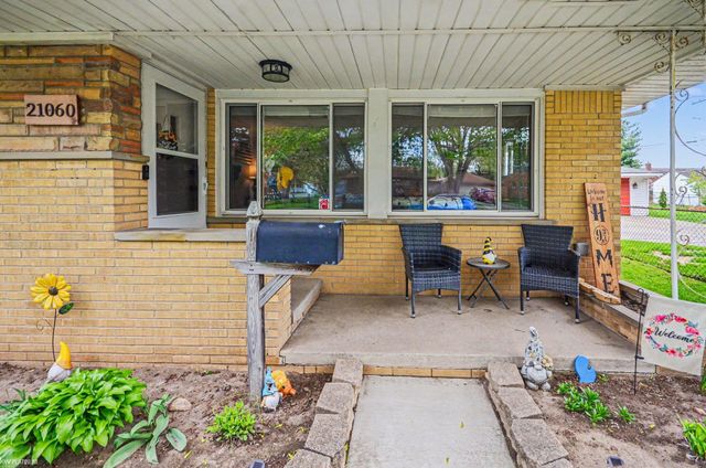 21060 Suffolk Street, Clinton Twp, MI 48035