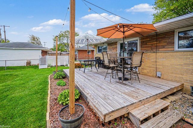 21060 Suffolk Street, Clinton Twp, MI 48035