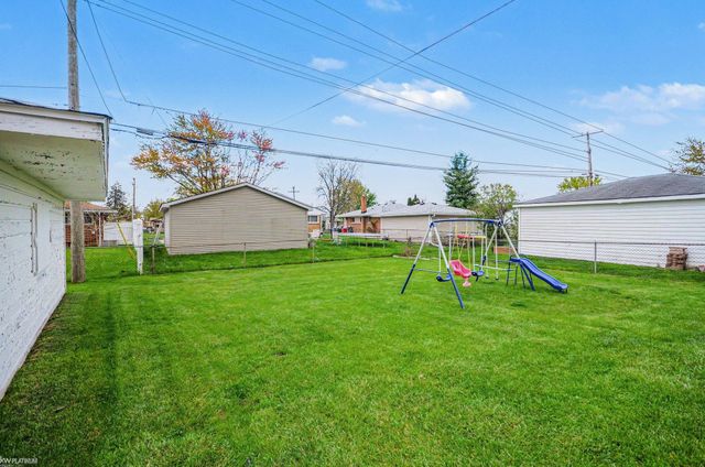 21060 Suffolk Street, Clinton Twp, MI 48035