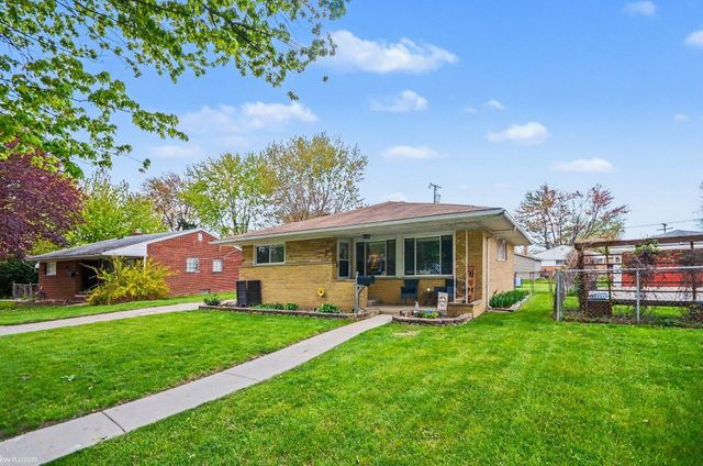 21060 Suffolk Street, Clinton Twp, MI 48035
