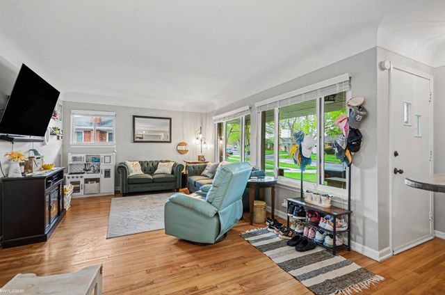21060 Suffolk Street, Clinton Twp, MI 48035