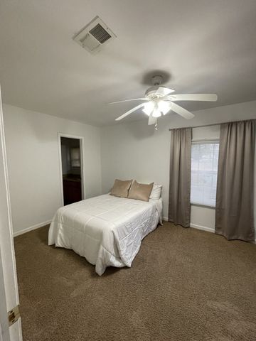 1023 E Saunders Rd, Dothan, AL 36301