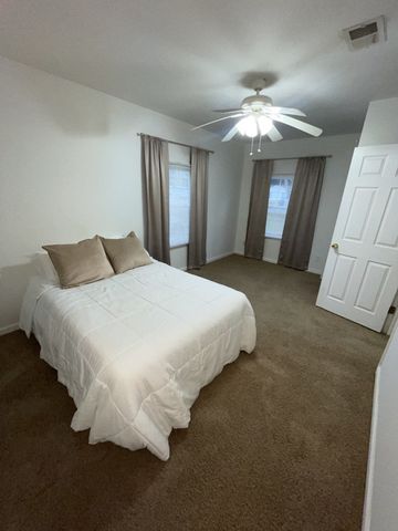 1023 E Saunders Rd, Dothan, AL 36301