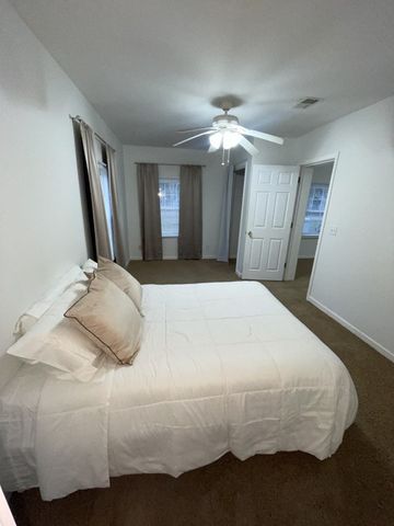 1023 E Saunders Rd, Dothan, AL 36301