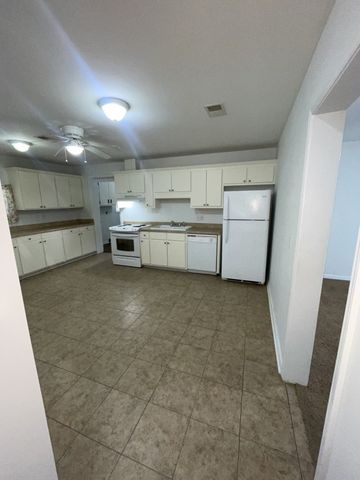 1023 E Saunders Rd, Dothan, AL 36301