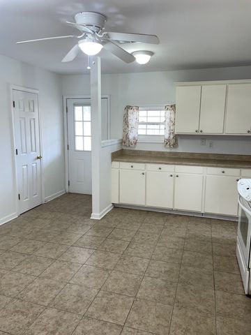 1023 E Saunders Rd, Dothan, AL 36301