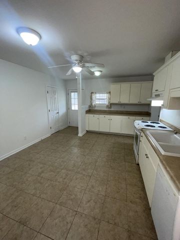 1023 E Saunders Rd, Dothan, AL 36301