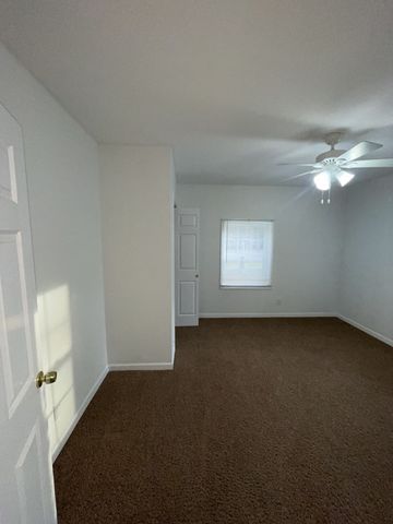 1023 E Saunders Rd, Dothan, AL 36301