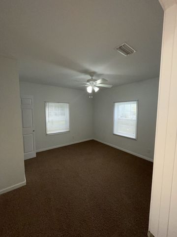 1023 E Saunders Rd, Dothan, AL 36301