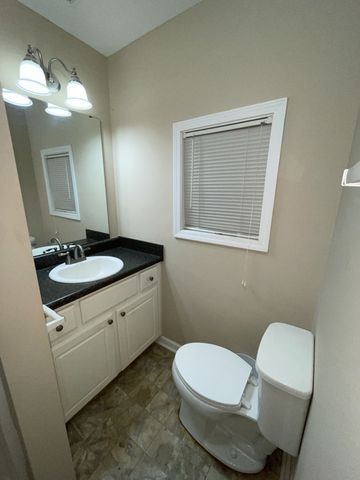 1023 E Saunders Rd, Dothan, AL 36301