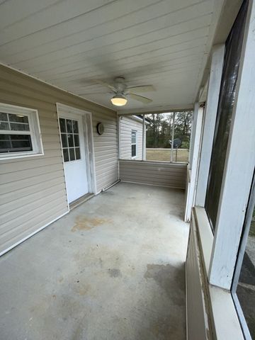 1023 E Saunders Rd, Dothan, AL 36301