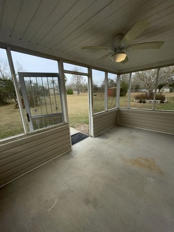 1023 E Saunders Rd, Dothan, AL 36301