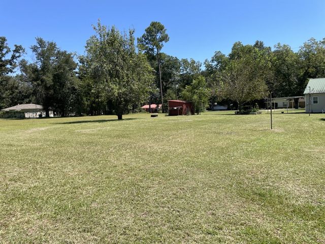 1023 E Saunders Rd, Dothan, AL 36301