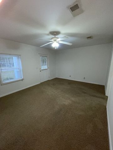 1023 E Saunders Rd, Dothan, AL 36301