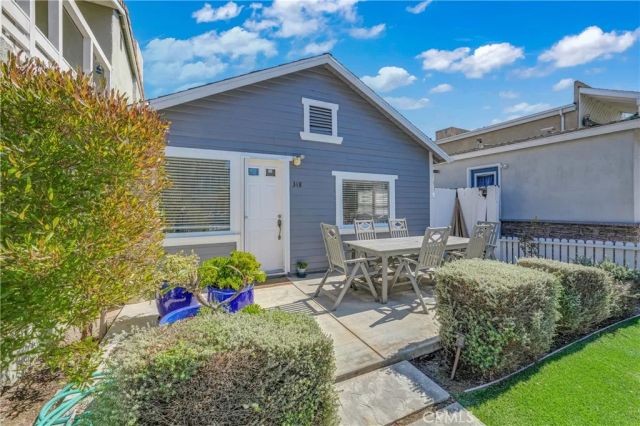 318 8th Street, Huntington Beach, CA 92648