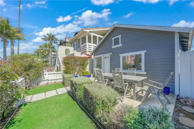 318 8th Street, Huntington Beach, CA 92648