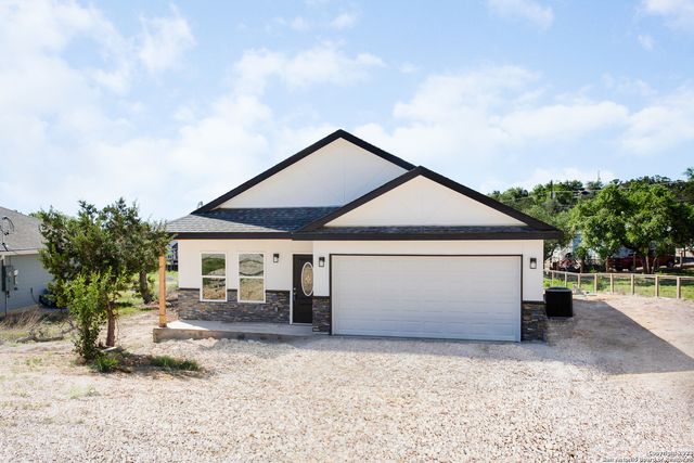 716 Golf Course Dr E, Spring Branch, TX 78070