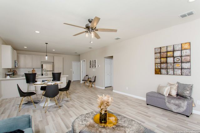 716 Golf Course Dr E, Spring Branch, TX 78070