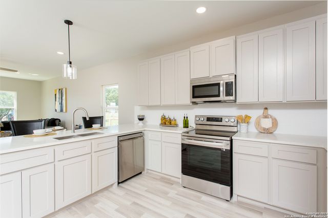 716 Golf Course Dr E, Spring Branch, TX 78070