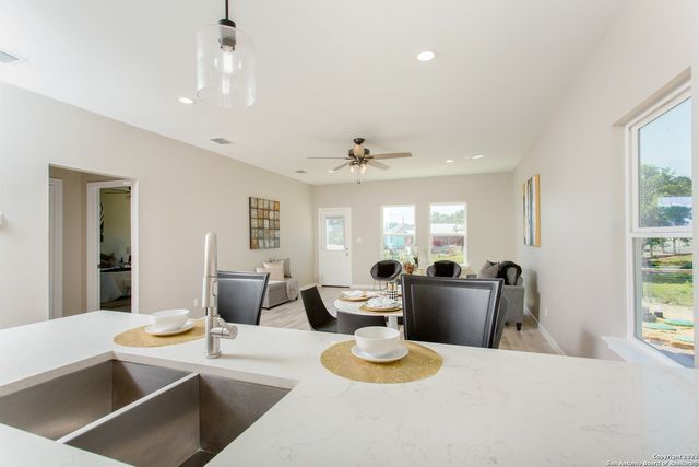 716 Golf Course Dr E, Spring Branch, TX 78070