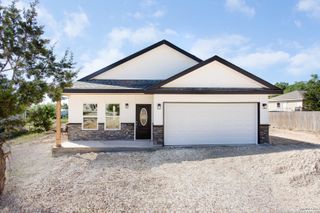 716 Golf Course Dr E, Spring Branch, TX 78070