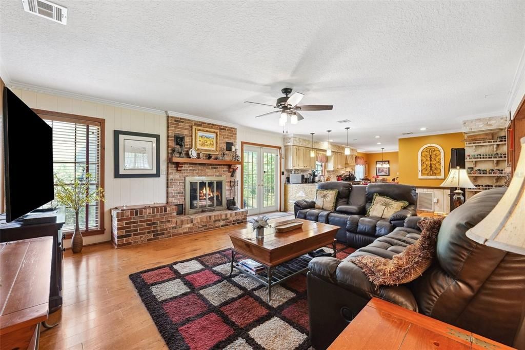 Image 15 of property listing at 20480 LAKE LINDSEY ROAD, Brooksville, FL 34601